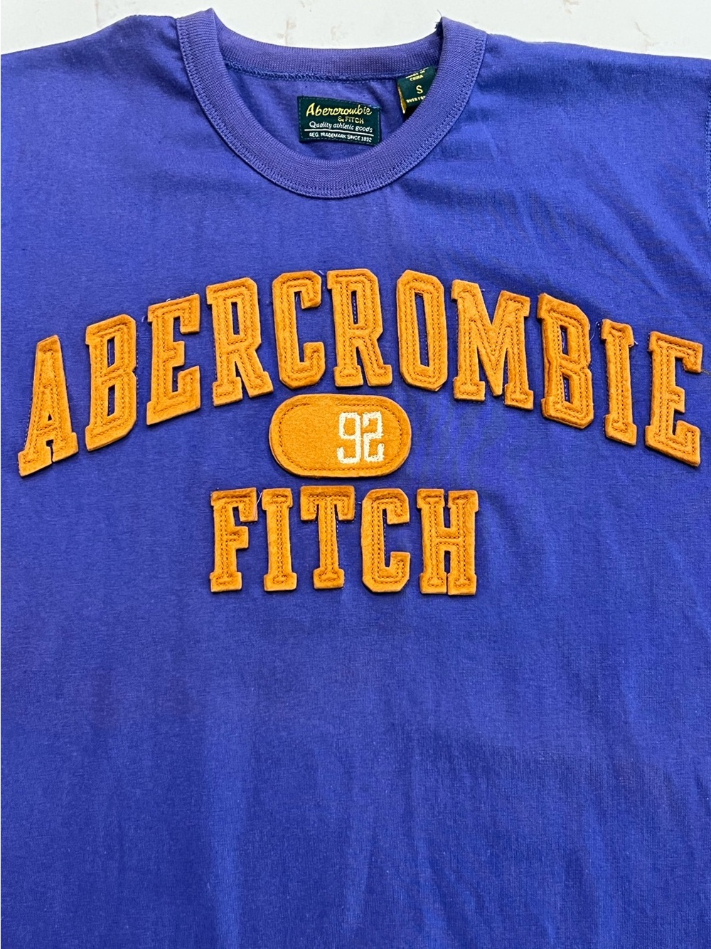 Abercrombie & Fitch Y2K Purple Felt Appliqué Logo T-Shirt Size S